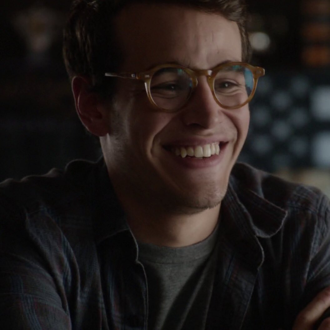 Simon Lewis as Jake Peralta• breathes and gets kidnapped somehow• best friends with a red head from childhood• Jewish• always ends up blaming themselves for problems even if they didn’t cause them• running into messes before thinking the plan through