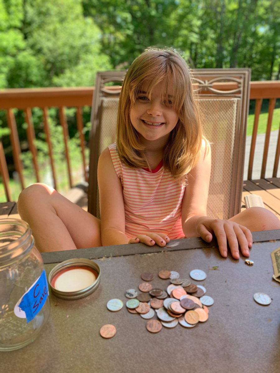Counting money and learning math.  #educatingeagles <a href="/GrandviewES/">Grandview School</a> <a href="/1stdennish/">Heather Dennis</a> <a href="/sberryfox1/">Sandra Fox</a>