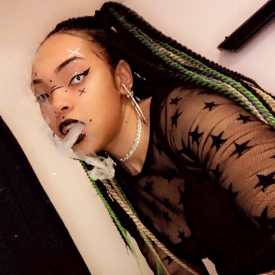 DemonSalena's tweet photo. #NewProfilePic #Goth https://t.co/wRzyd6qjrB