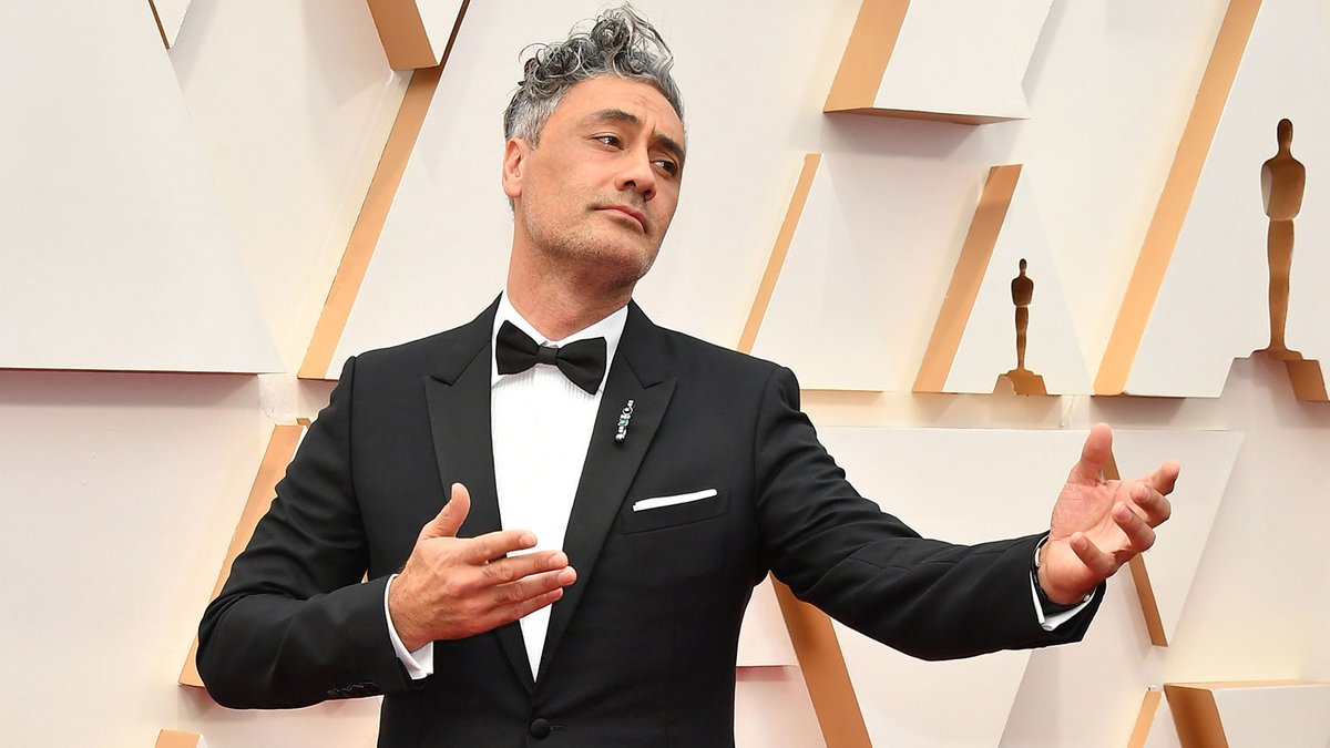 empiremagazine's tweet photo. BREAKING NEWS: Taika Waititi is confirmed to be directing and co-writing a new big-screen #StarWars movie: https://t.co/cnLWBKF9rB https://t.co/6XvpRqr3Jn