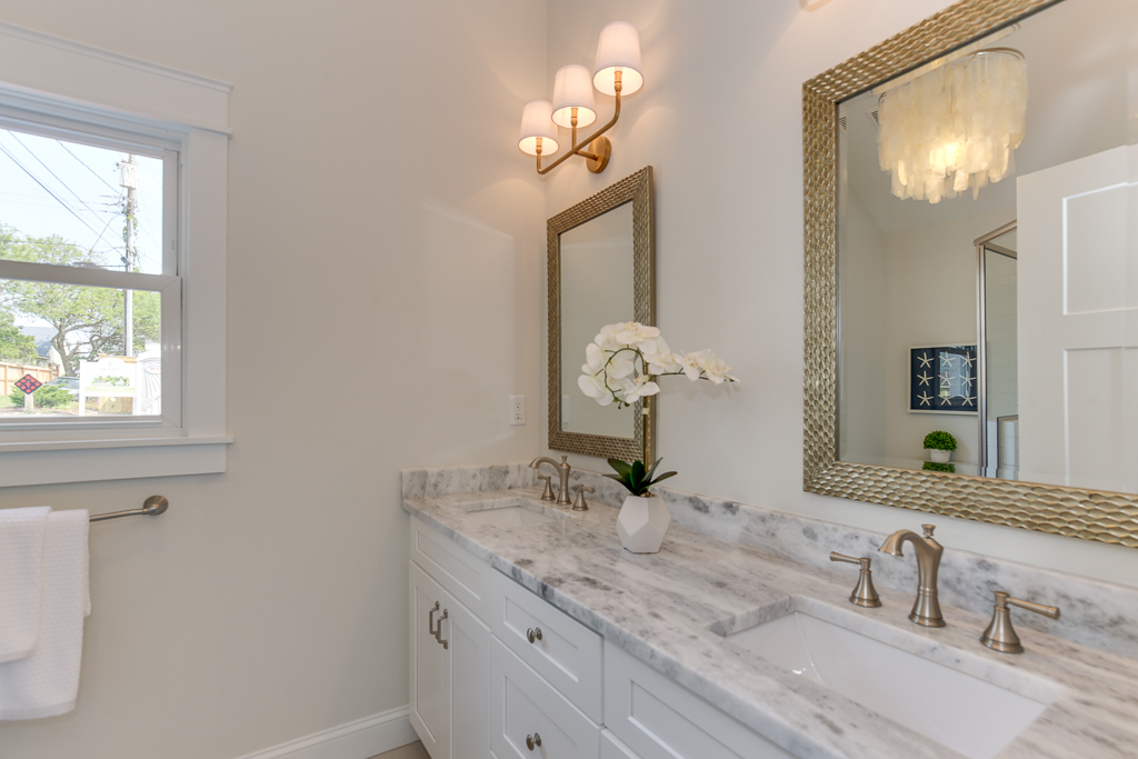 VBHomes's tweet photo. Tubs, Toilets, and Tiles, Oh My! https://t.co/5pCGDr19fa https://t.co/O6mH13zkIX
