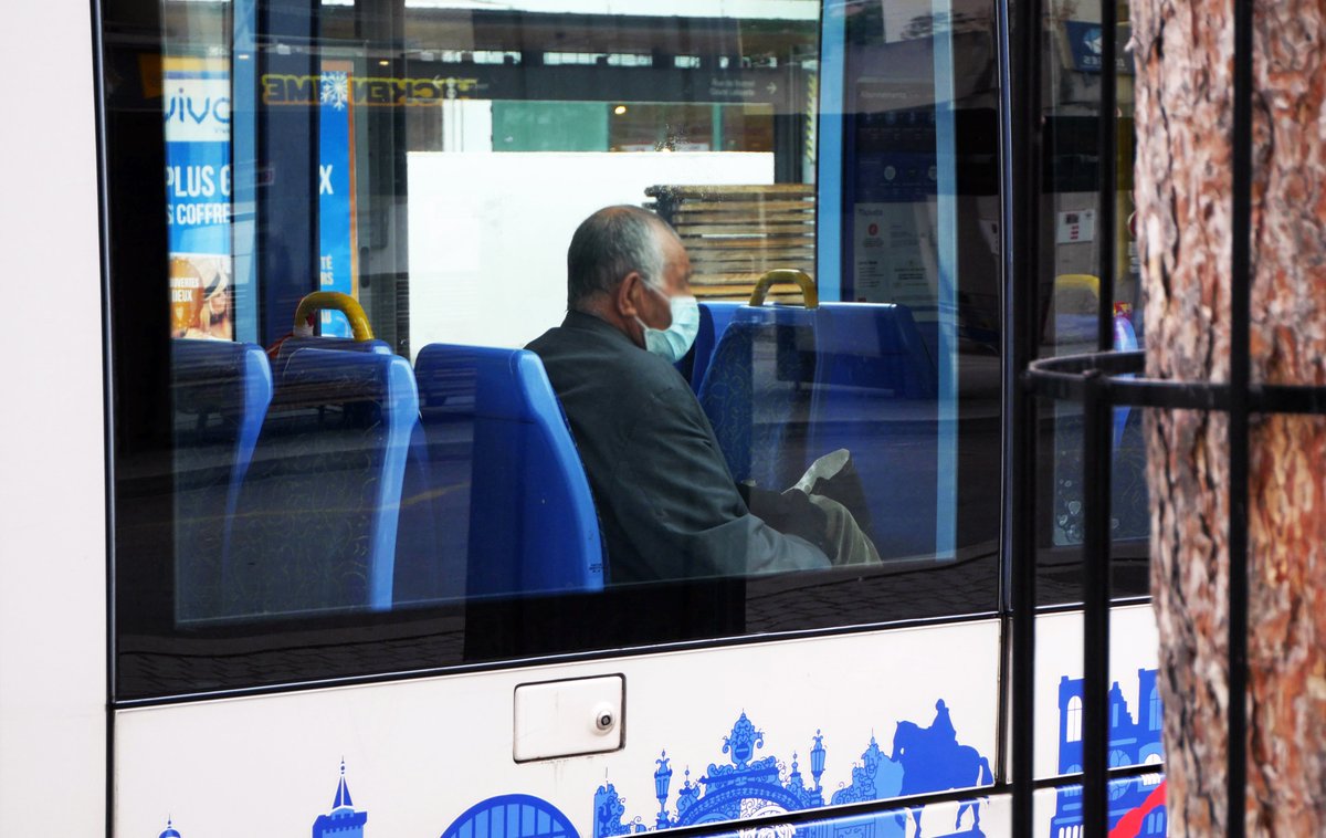 Pour accompagner l'obligation du port du masque dans les transports en commun, près de 100 000 masques 😷 seront prochainement distribués sur le réseau TCL 🚇🚊🚍 aux usagers qui ne sont pas encore équipés.