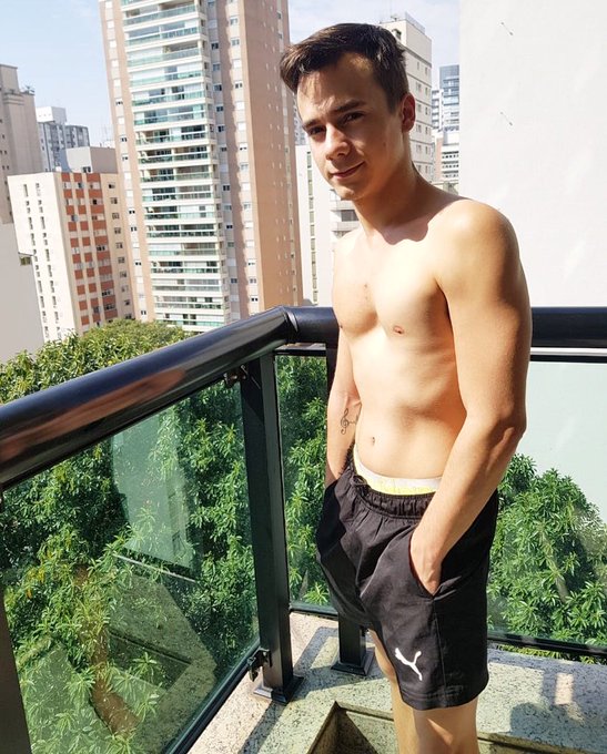 Quem quer um novinho puto? 😋 RT bbs?   Vou stalkear quem me seguir no insta 🥰 https://t.co/lpXx3eQOwH
