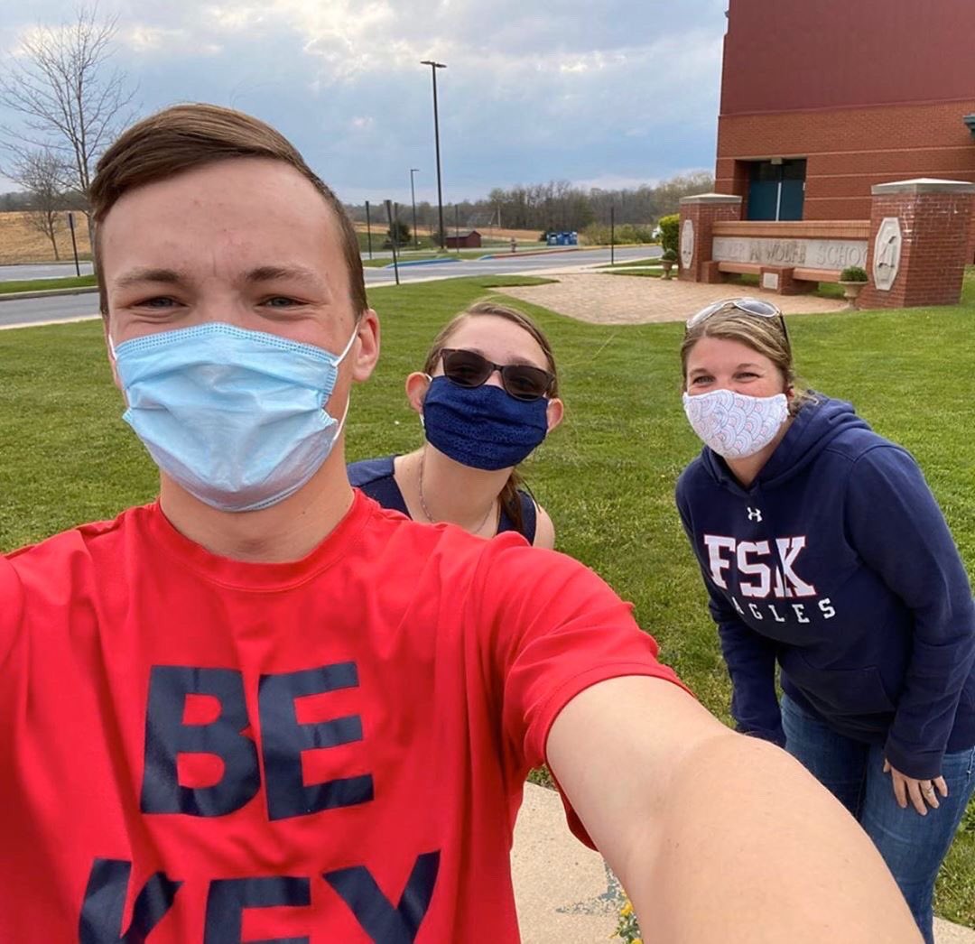 YearbookFsk's tweet photo. Today is Mask Monday! Send in any pictures you have wearing a mask. You can send them in by direct messaging this account or emailing them to esroehr@carrollk12.org! https://t.co/enzGLSVkPz