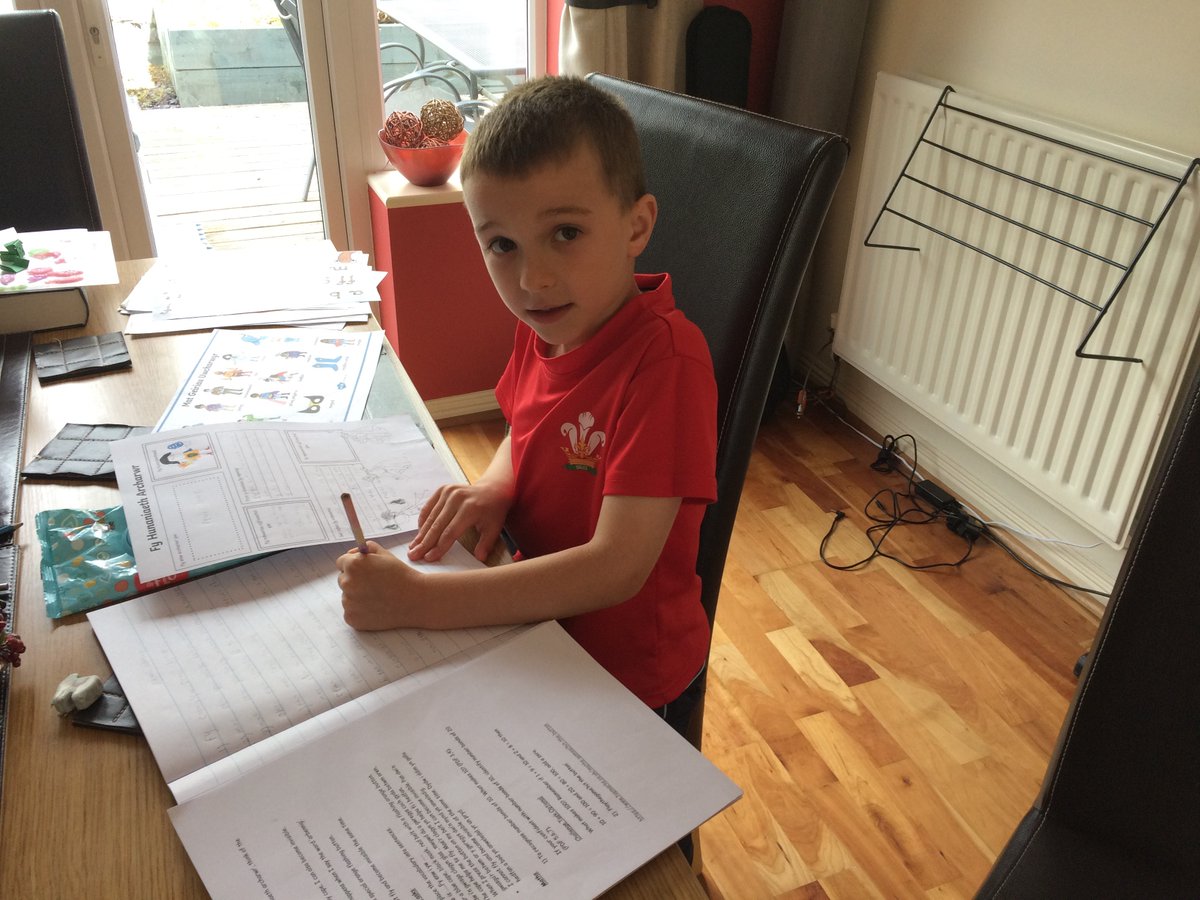 YGGGLlantrisant's tweet photo. Dosbarth 4 - Mae ECE wedi gweithio'n galed! ECE has been working hard! #DysguGartref #LearningAtHome👍🏼😎🥇✍️🏼🏴󠁧󠁢󠁷󠁬󠁳󠁿 https://t.co/5fyCXkZoM7