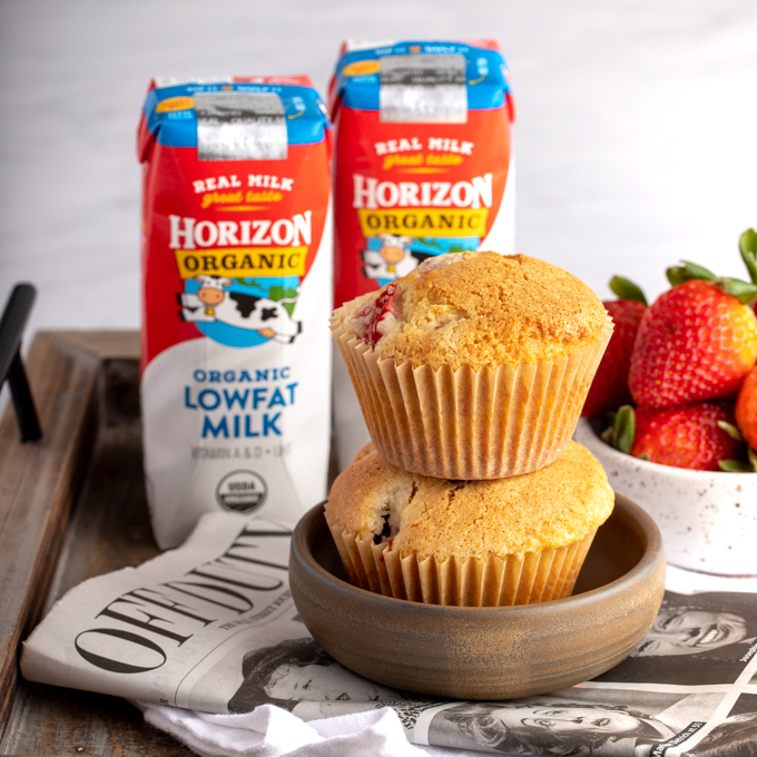 #ad Gluten Free Strawberry Muffins are filled with fresh strawberries for the perfect sweet bite at breakfast. Make these muffins for your family and serve with cold Horizon® Organic milk. <a href="/Horizon_Organic/">Horizon Organic</a> #HorizonOrganic #LoveSprouts abakershouse.com/gluten-free-st…