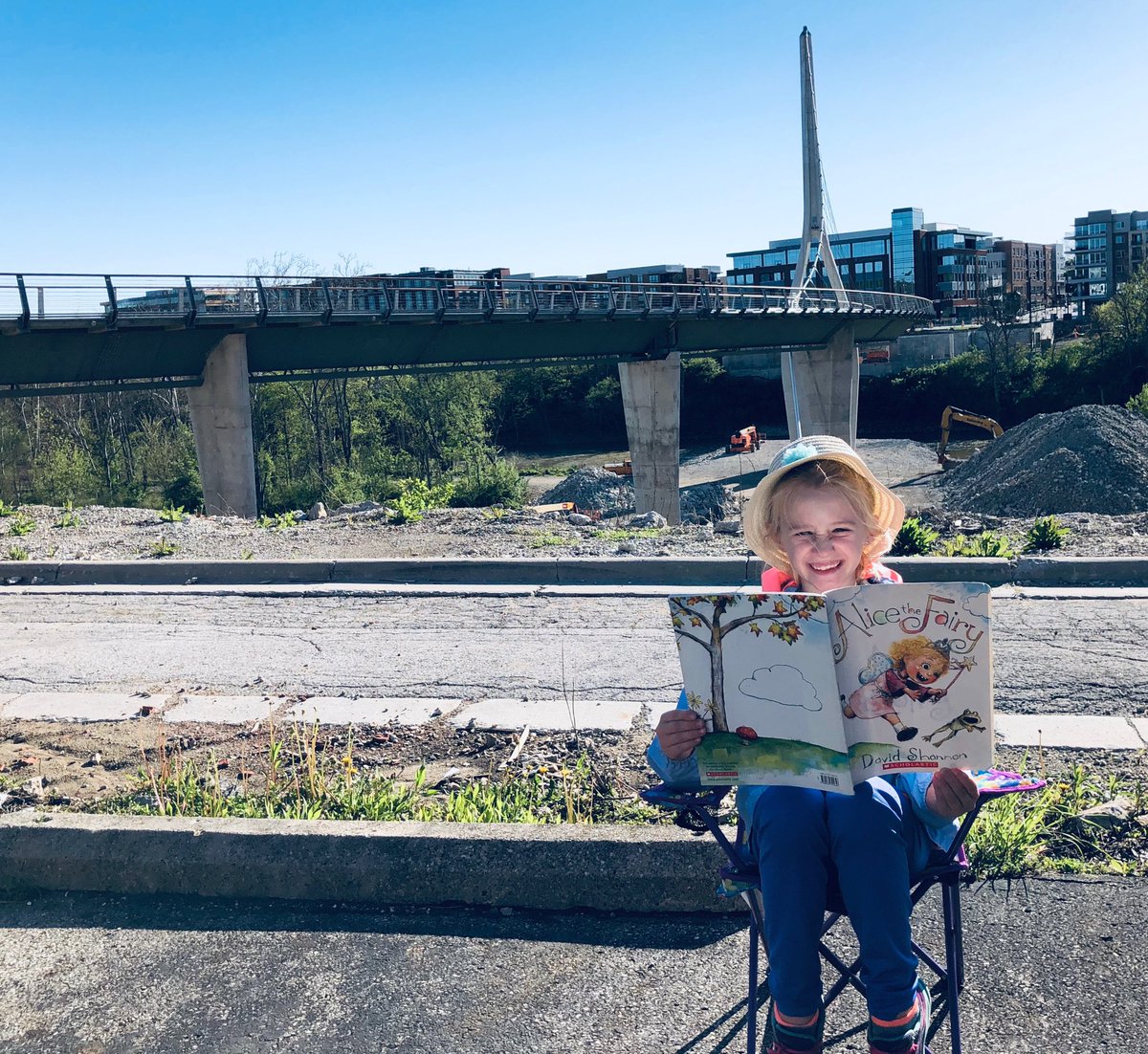 MeganODublin's tweet photo. Melanie found a nice view of The Dublin Link to read in the π. #SCEreads #sceDCSD #Dublinishome https://t.co/JriVz6UurV