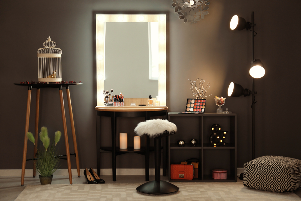 AlvaDecor's tweet photo. Tener un espacio para tu maquillaje y tus cosméticos es posible. No es necesario disponer de una habitación solo para esto, con disponer de un rincón es suficiente. Inspírate con estos ejemplos y disfruta de tu rincón especial. https://t.co/nLC6ykPN52