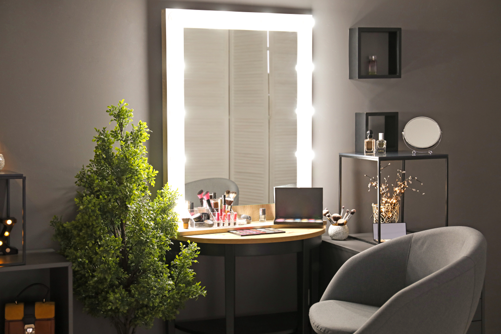 AlvaDecor's tweet photo. Tener un espacio para tu maquillaje y tus cosméticos es posible. No es necesario disponer de una habitación solo para esto, con disponer de un rincón es suficiente. Inspírate con estos ejemplos y disfruta de tu rincón especial. https://t.co/nLC6ykPN52