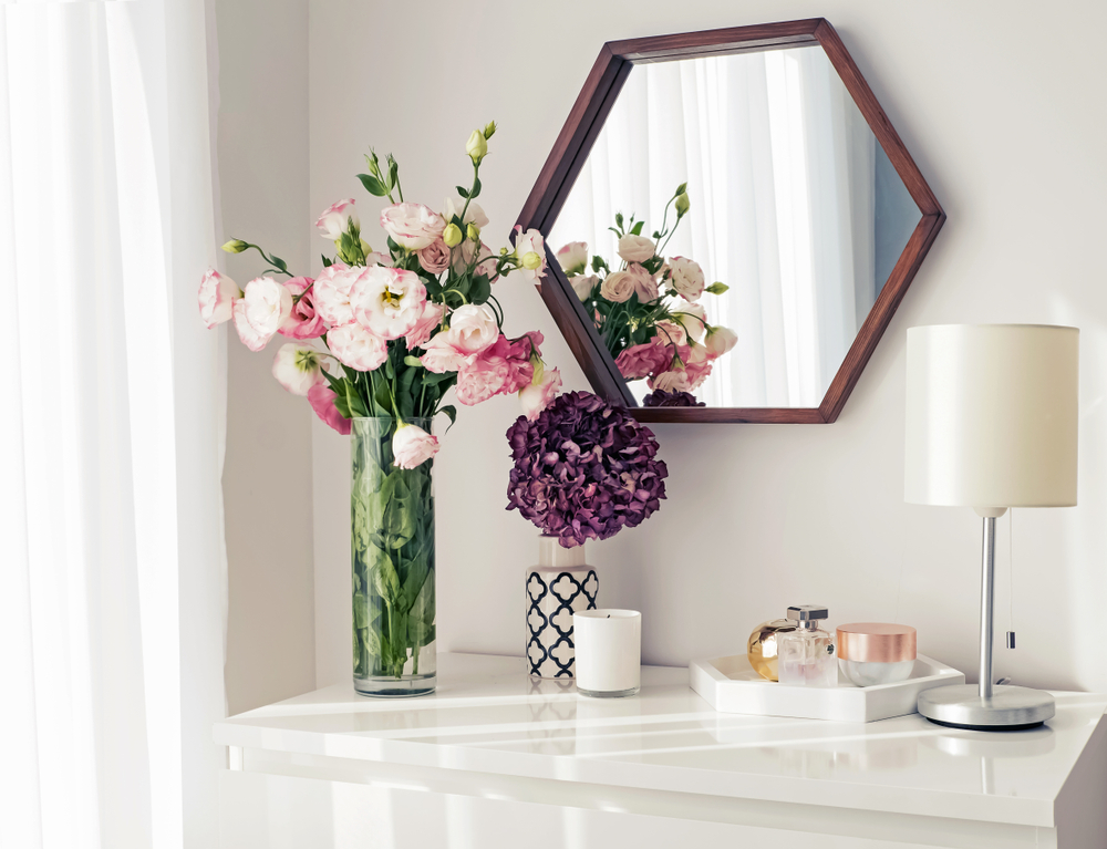 AlvaDecor's tweet photo. Tener un espacio para tu maquillaje y tus cosméticos es posible. No es necesario disponer de una habitación solo para esto, con disponer de un rincón es suficiente. Inspírate con estos ejemplos y disfruta de tu rincón especial. https://t.co/nLC6ykPN52