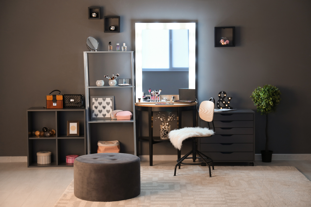 AlvaDecor's tweet photo. Tener un espacio para tu maquillaje y tus cosméticos es posible. No es necesario disponer de una habitación solo para esto, con disponer de un rincón es suficiente. Inspírate con estos ejemplos y disfruta de tu rincón especial. https://t.co/nLC6ykPN52