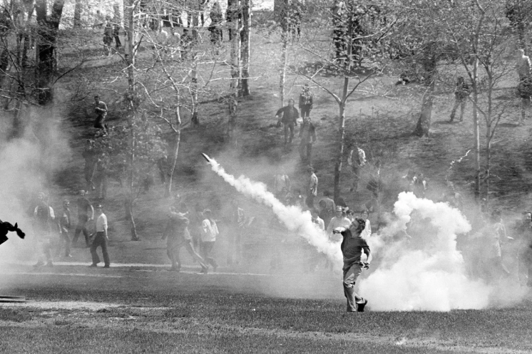 RollingStone's tweet image. Fifty years ago today, National Guard soldiers killed four students and wounded nine more during a peaceful protest at Ohio's Kent State University. Devo's Jerry Casale, who witnessed the shooting firsthand, looks back on that horrific day rol.st/3bVlhVp