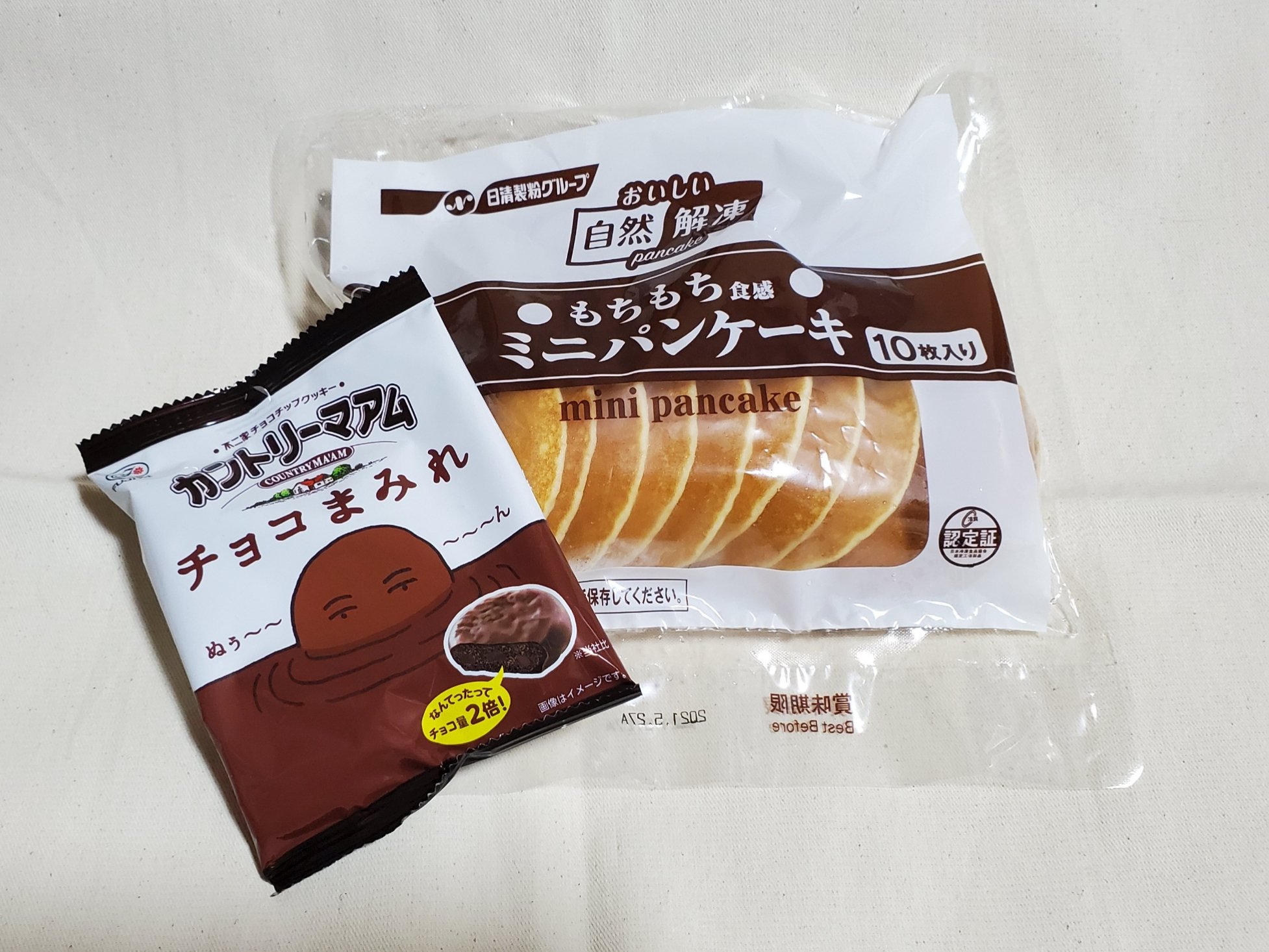 Gumin51k ホットケーキミックスもパンケーキミックスも売り切れだったから 冷凍のパンケーキ 買ってきた 明日の朝 食べよう っと パッケージにひかれて カントリーマームチョコまみれ もお買い上げ ホットケーキミックスが売り切れ T