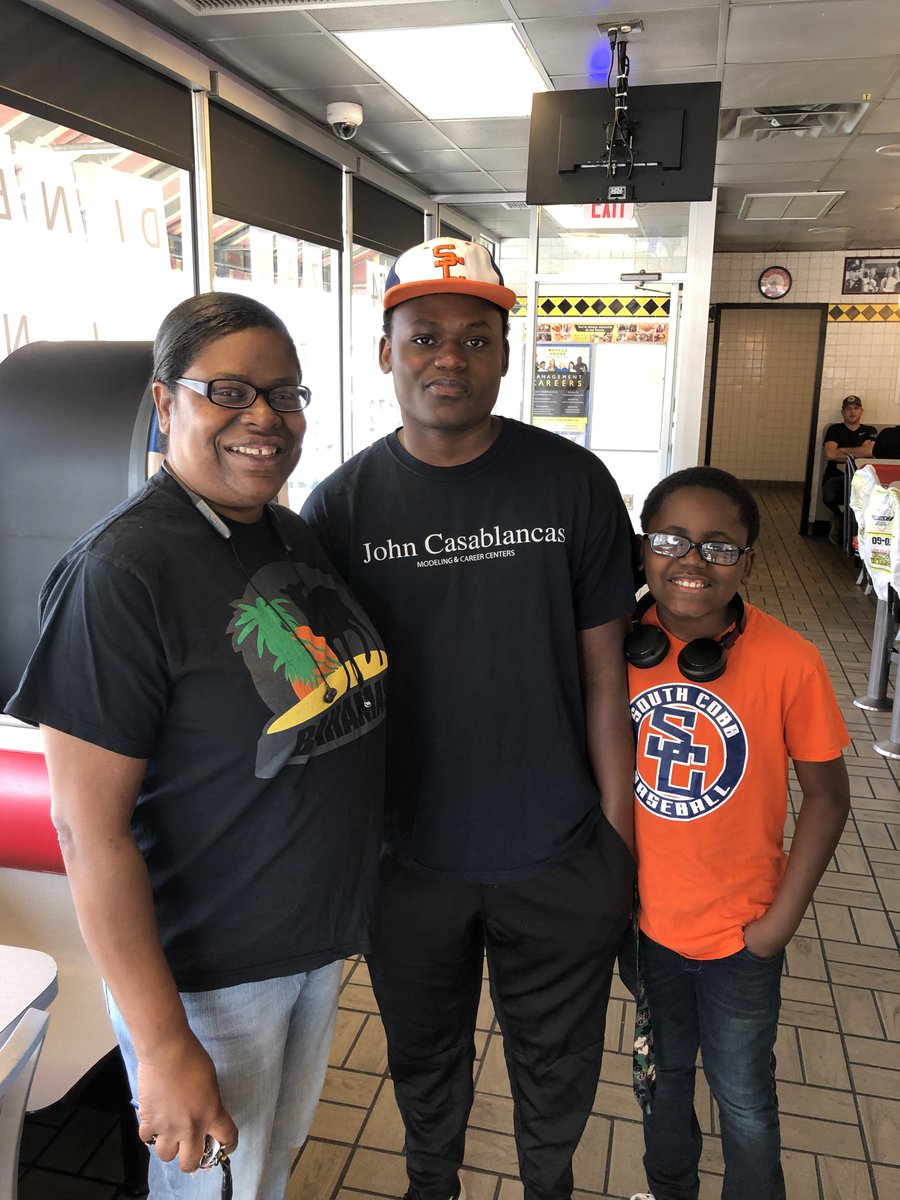 MarkArum's tweet photo. Today's server of the day is Ellen Brown from 
@WaffleHouse! Send here a digital tip via CashApp: $ellen1970 - Find your favorite server here: https://t.co/6cEzFsc7Kg #SaveOurServers https://t.co/jUHmDG6W07
