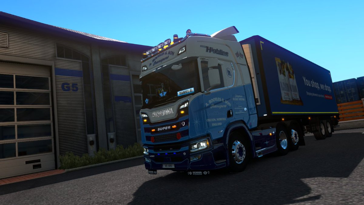 ABSTransport's tweet photo. Our new driver Daniel G has just received his first truck after passing probation with flying colours! His new truck is a Scania NG R580 lift Tag, A5 ABS. Here she at the yard about to leave on her first set of drops. #TeamABS #Scania  @SCSsoftware  @ScaniaUK  #ETS2 https://t.co/SWemYNqDmR