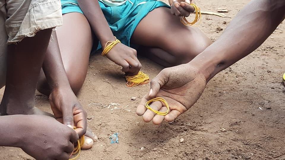 patricko236's tweet image. -Za paraît ( Pari en sango😹)
-mou na mbi lache ti mbi
-mbi wara socop 
- Vache hein hein lè ni 
- I mbi landô
- a tè hein hein hein  Dou ti soua la
Tous ces termes la vous avez trouver sa ou même 😂 malheureusement j’étais celui qu’on bouffait toujours 🤦🏾‍♂️
Les caoutchoucman cva?