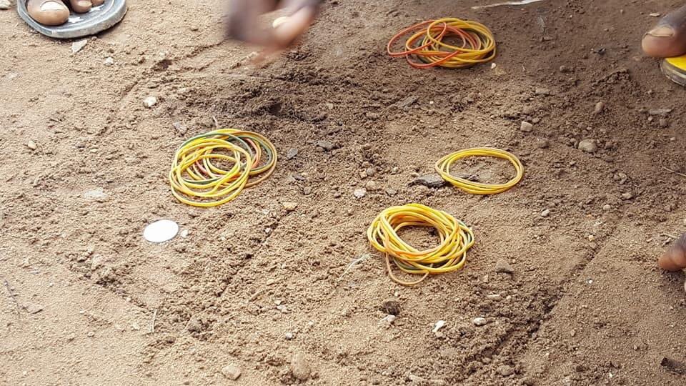 patricko236's tweet image. -Za paraît ( Pari en sango😹)
-mou na mbi lache ti mbi
-mbi wara socop 
- Vache hein hein lè ni 
- I mbi landô
- a tè hein hein hein  Dou ti soua la
Tous ces termes la vous avez trouver sa ou même 😂 malheureusement j’étais celui qu’on bouffait toujours 🤦🏾‍♂️
Les caoutchoucman cva?