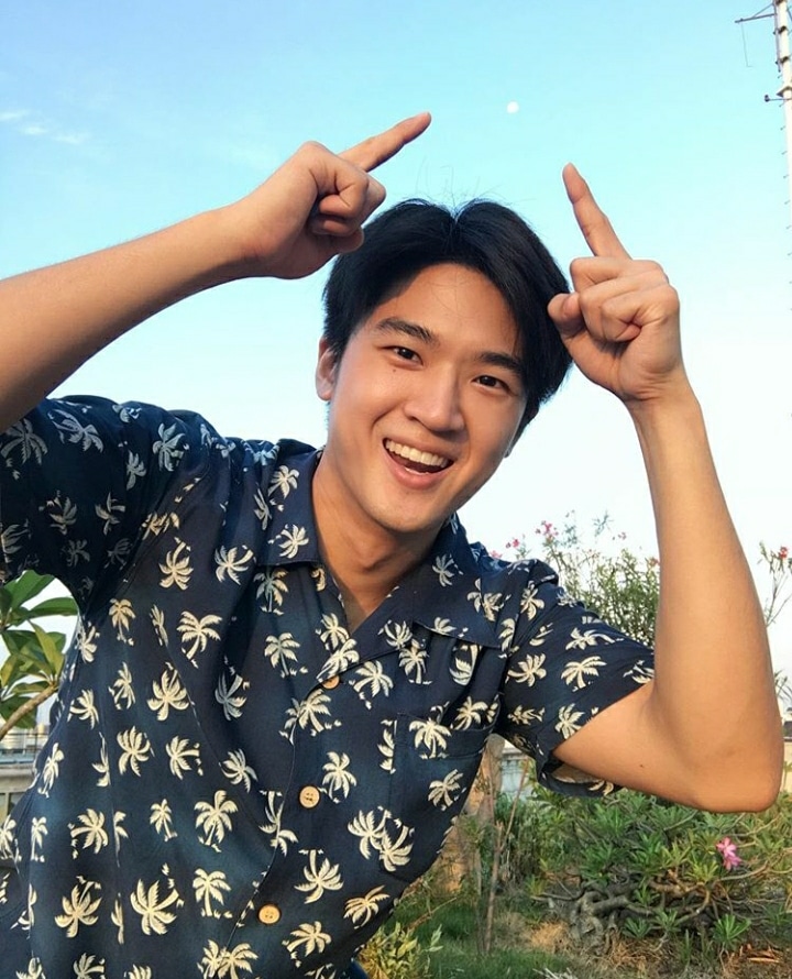 MDnutthapongph's tweet photo. #wesharethesamemoon - P'MD IG update 🌻💙😍
Dont forget to follow us sunflower babies 🌻🤗
#supportMD #MDnutthapong
@MDNutthapong
@mdfansupport
@tsr_myengineer
@tsme_ph
@Md_fanclub https://t.co/AOaYtPLjCX