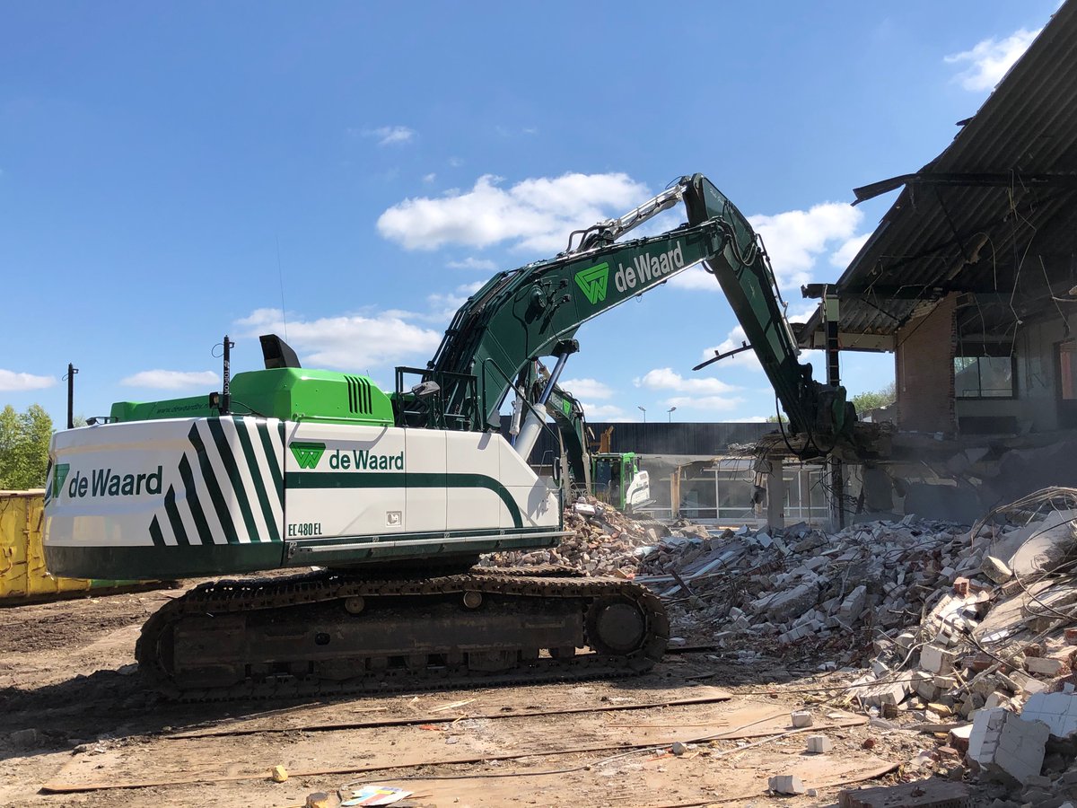 de_Waardbv's tweet photo. Nu het nieuwe Zwembad Overboord gereed is. Zijn wij in opdracht van BGDD gestart met sloop oude Zwembad Gemeente Dronten.
#dewaardbv #dronten #zwenbadoverboord #sloop #zwembad #gemeentedronten https://t.co/sDydkij8oL