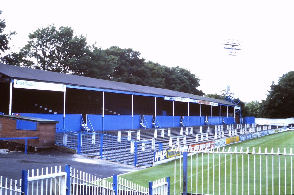 GroundsRetro's tweet photo. Gigg Lane. Bury FC. (Early 1980's). #BFC https://t.co/sqIpGJuA1k