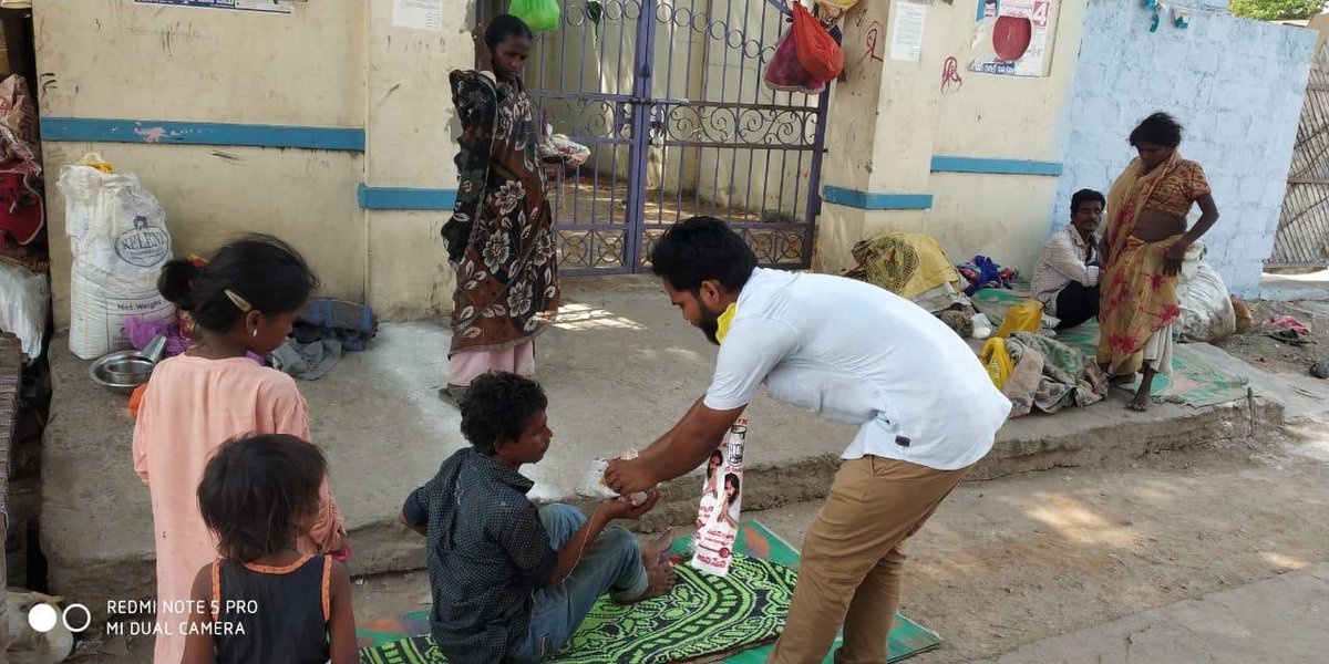 JSPshankargoud's tweet photo. పవన్ కళ్యాణ్ గారి పిలుపు మేరకు ..
ఉమ్మడి కరీంనగర్ జిల్లాలోని , రామగుండం నియోజకవర్గం లో #లొక్డౌన్ వాళ్ళ ఇబ్బంది పడుతున్న వారికి భోజనం అందిస్తున్న నల్లాల ప్రశాంత్ గారికి మరియు తదితరులకు నా అభినందనలు 🙏🏻🙏🏻🙏🏻@JanaSenaParty @JSPShatagniTeam #janaseva https://t.co/WfqxX4kgcX