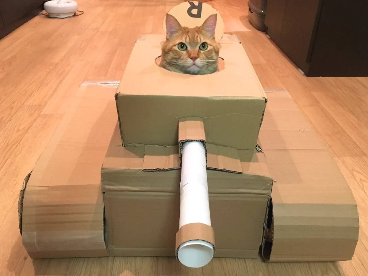 急に段ボールで作り始めたと思ったら？？ネコ戦車の完成！ｗｗ