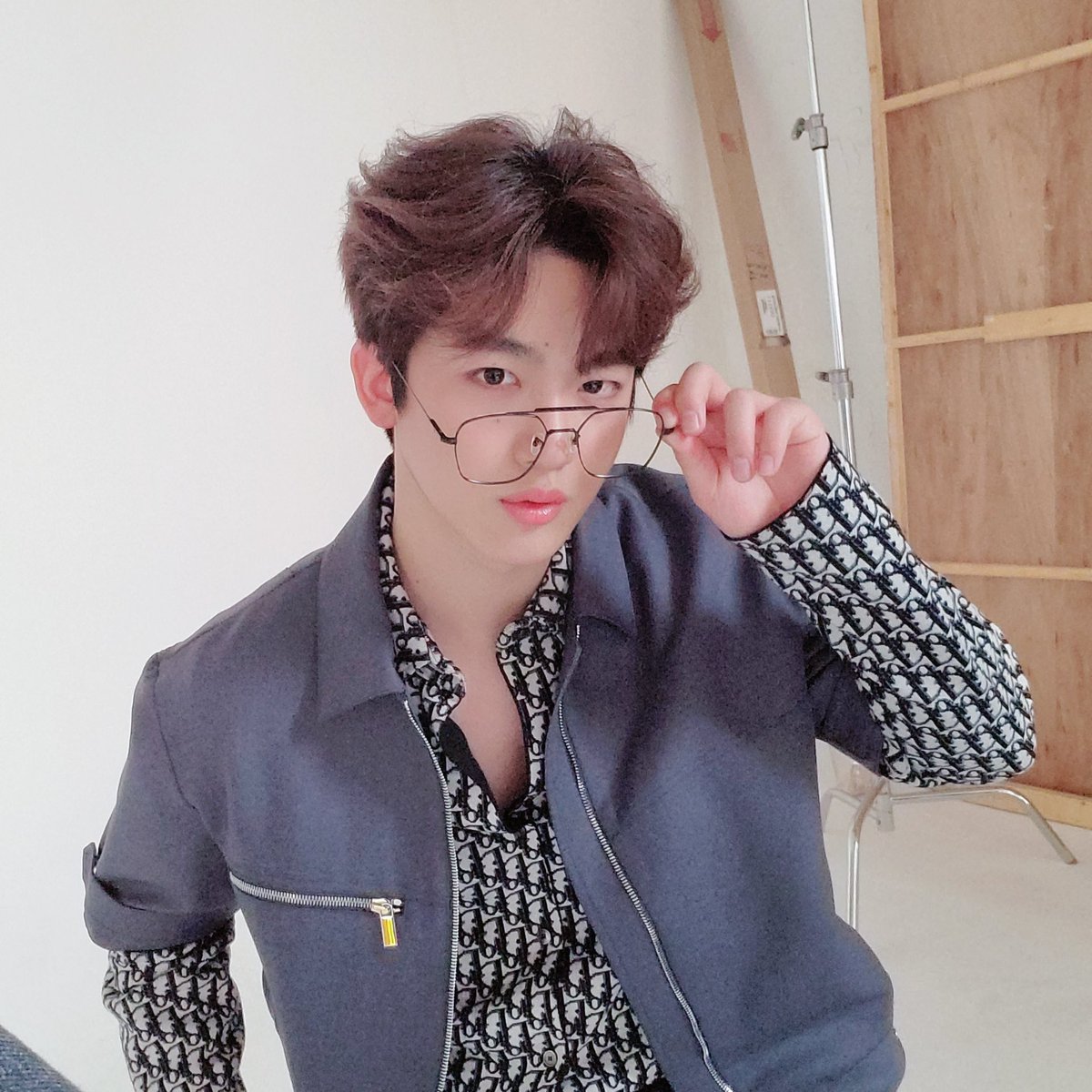 OUI_ent's tweet photo. [#김요한][PHOTO] 이번 주도 요한이 보시고 힘내세요😉✌️

#KIMYOHAN #OUIentertainment https://t.co/3MgpFYEcJ7