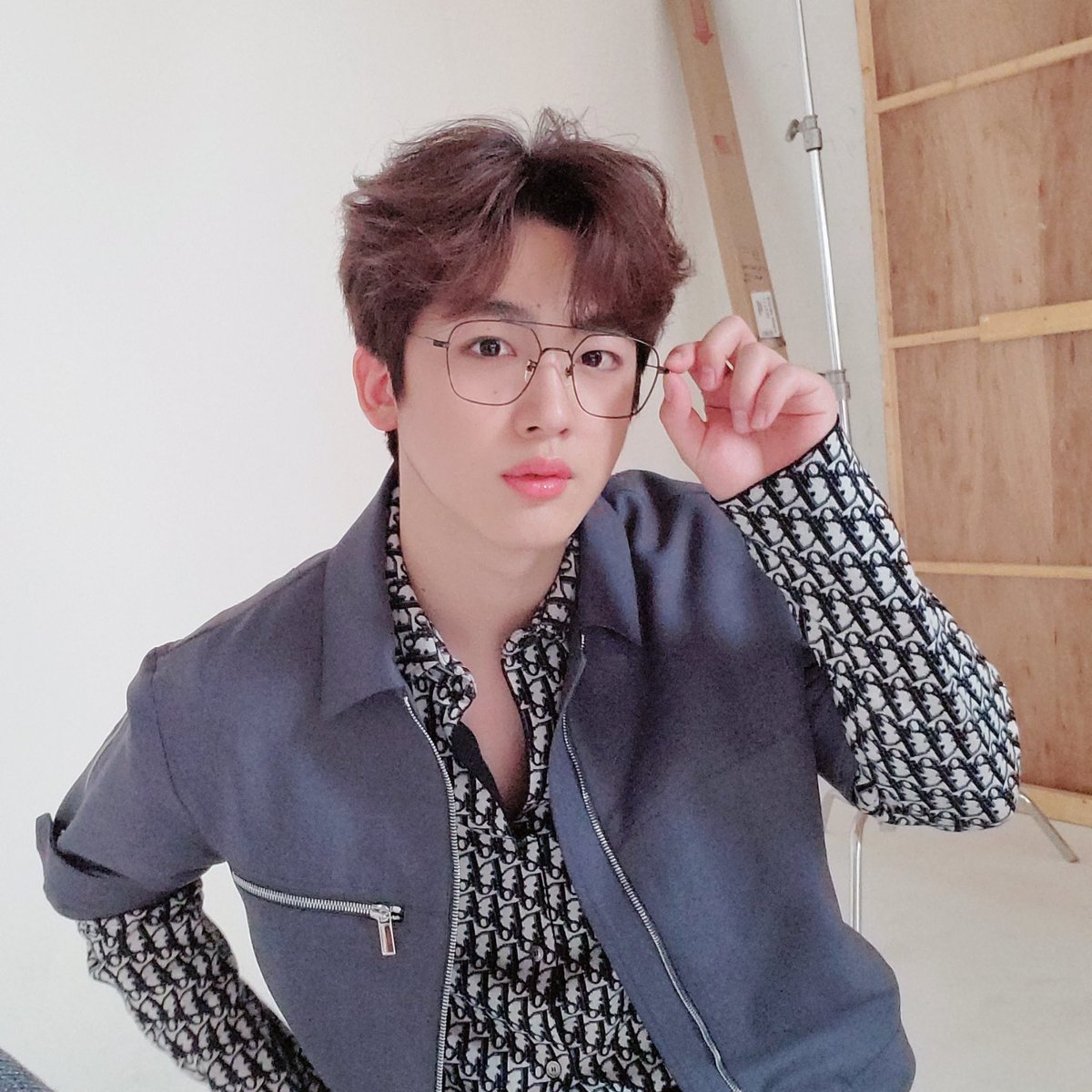 OUI_ent's tweet photo. [#김요한][PHOTO] 이번 주도 요한이 보시고 힘내세요😉✌️

#KIMYOHAN #OUIentertainment https://t.co/3MgpFYEcJ7