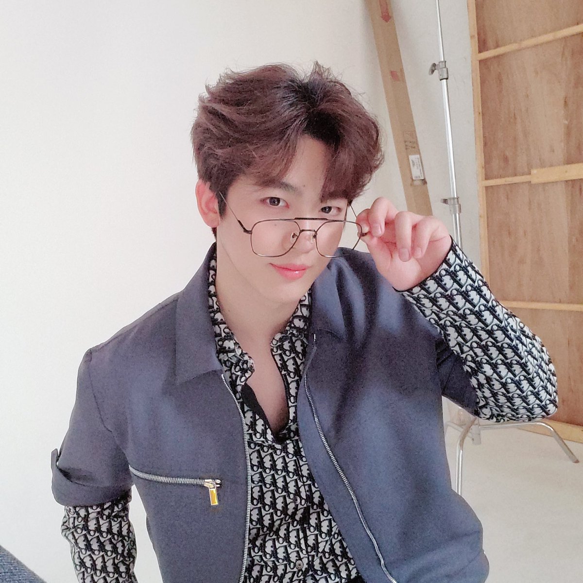 [#김요한][PHOTO] 이번 주도 요한이 보시고 힘내세요😉✌️

#KIMYOHAN #OUIentertainment