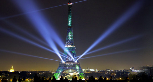 LeJDLE's tweet photo. Naziha Mestaoui, reine des lumières de la #COP21, s'est éteinte à l'âge de 45 ans. https://t.co/7WmszBAqDL #1Heart1Tree https://t.co/BGZWzdMKOh