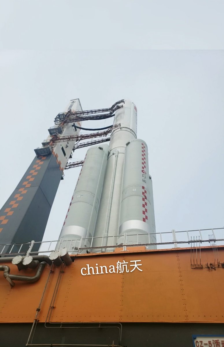 Some images of the launcher from late March when they did some testing/training. 1/2：  https://www.weibo.com/5616492130/IzCFdjr56