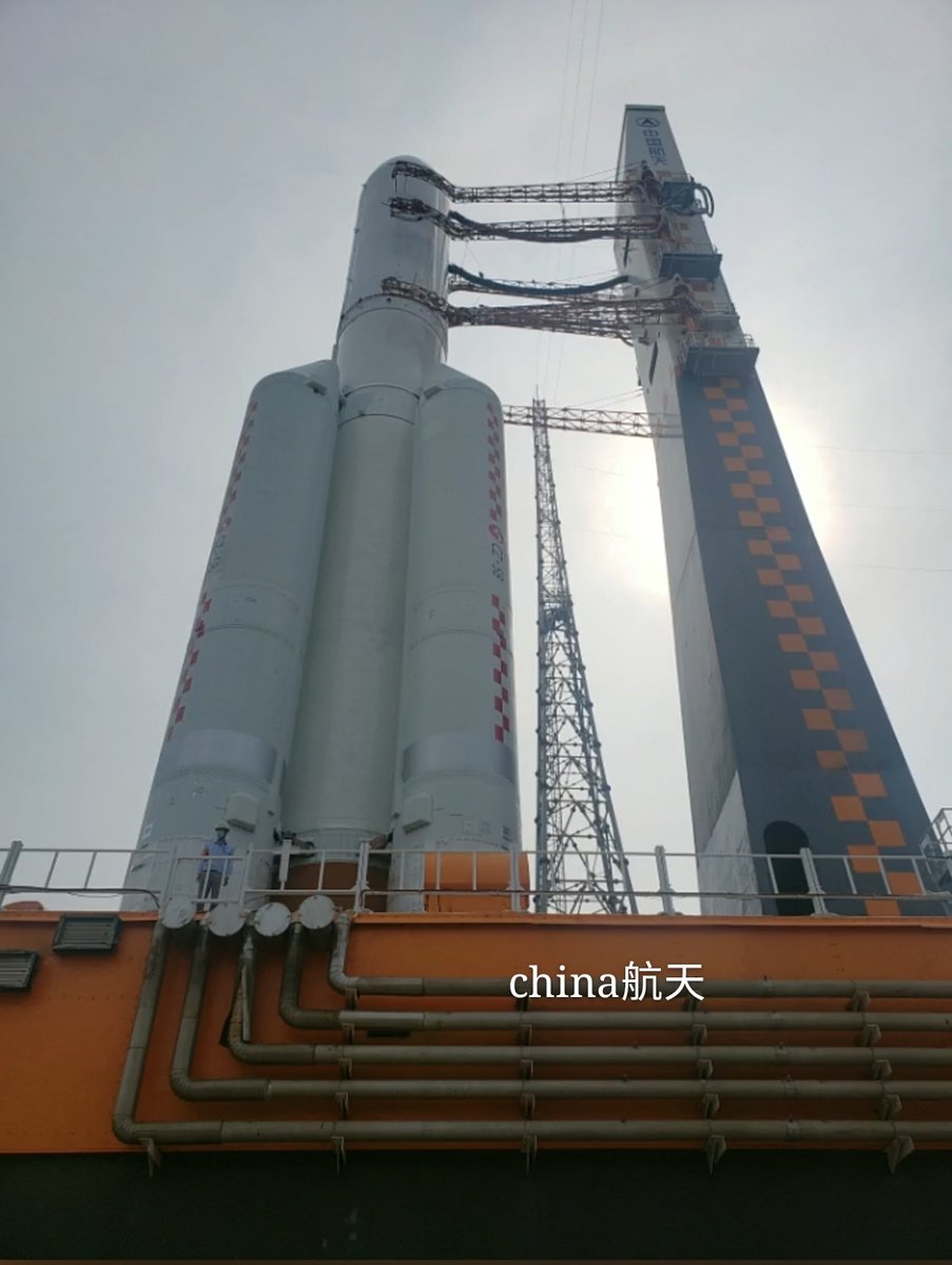 Some images of the launcher from late March when they did some testing/training. 1/2：  https://www.weibo.com/5616492130/IzCFdjr56