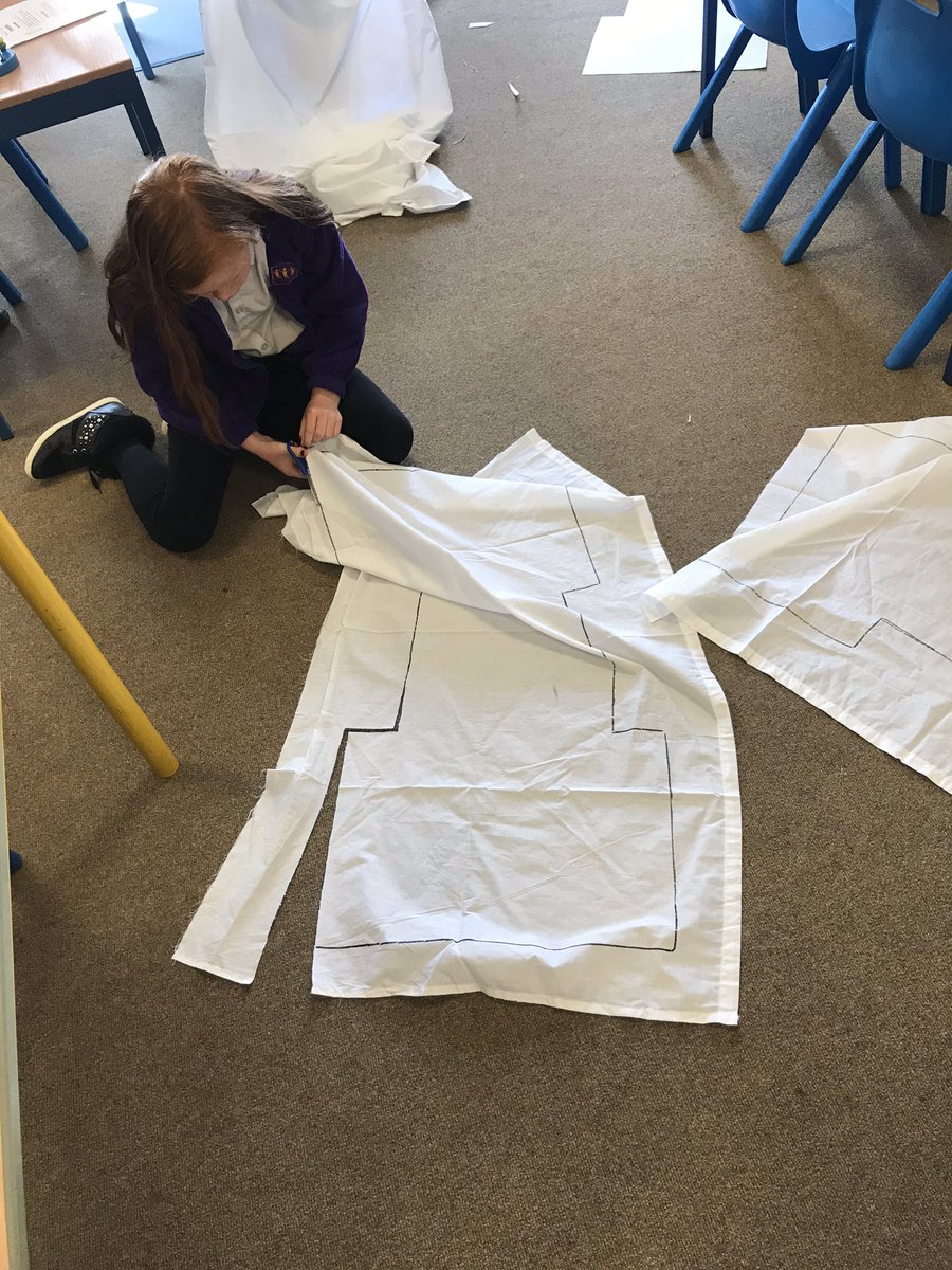 We’re so excited to design and make tote bags this week our theme is heroes as it’s VE Day Friday and it links nicely our current situation. Can you try and make a tote bag ?? We will update you on our progress 👌@AmethystEPS <a href="/TurquoiseEPS/">Turquoise Class Elaine</a>