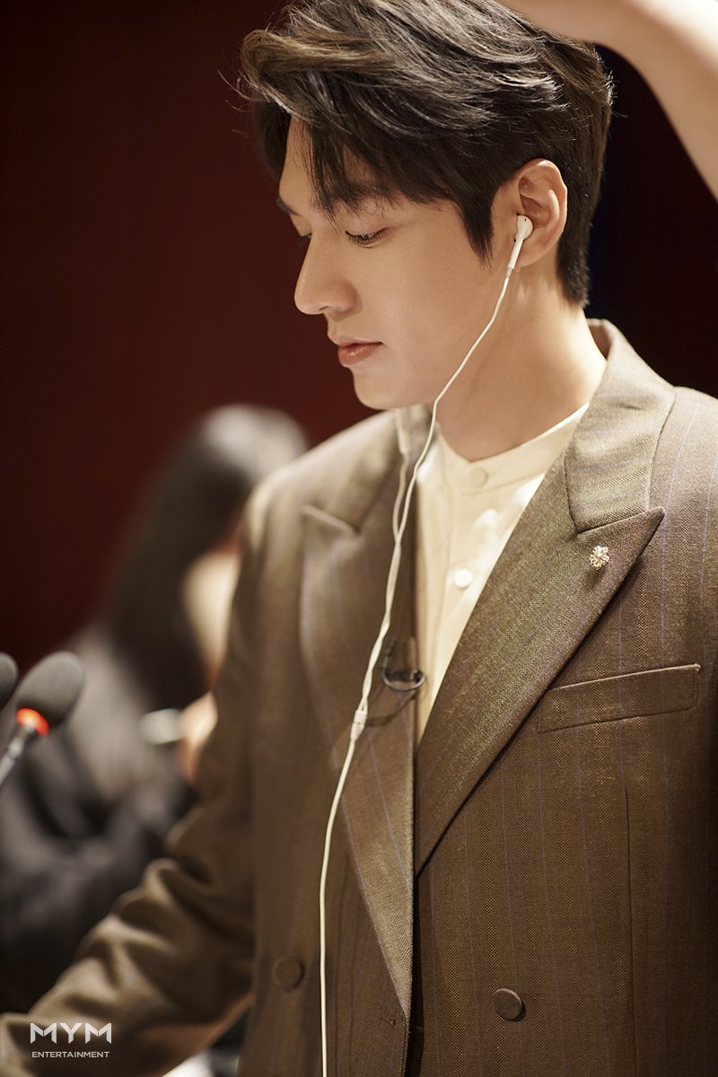 ActorLeeMinHo's tweet photo. | 오늘의 명대사 |
"어떤 문제를 풀고 계시든 여러분의 풀이도 답도, 아름답길 바랍니다."

SBS드라마 [더 킹: 영원의 군주]
📺매주 [금토] 밤 10시 방송!
⠀
#SBS금토드라마 #넷플릭스 #더킹_영원의군주 #TheKing #TheKing_EternalMonarch https://t.co/iMgOl4cCHI