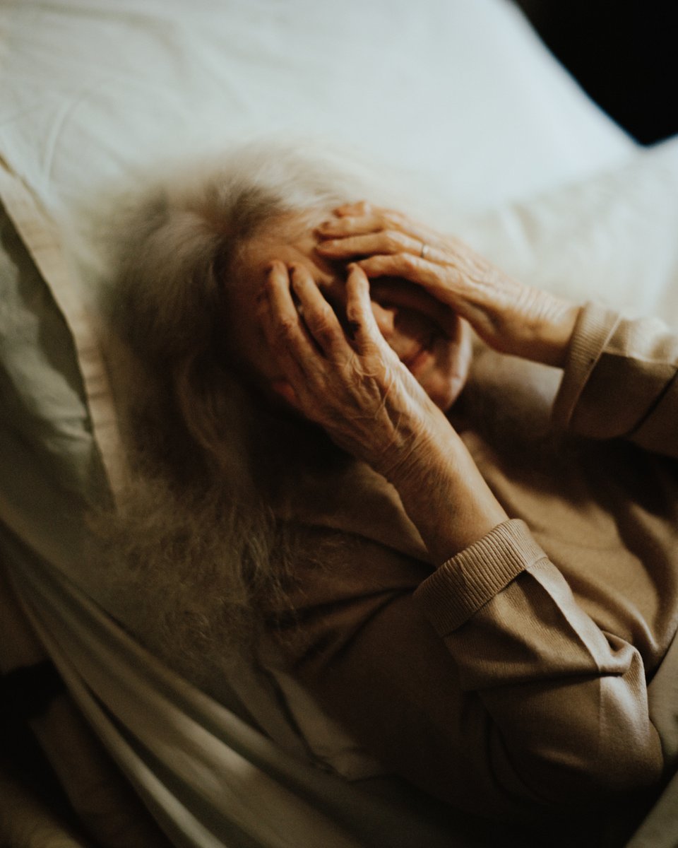 SplashAndGrab's tweet photo. Compelled by an experience of watching her grandmother “disappear”, Ellie Burd’s ongoing project "She may not remember you" is a delicate and honest exploration into dementia and the relationships she has built with those affected...
✏️Chloë Tibbatts
https://t.co/vqPgpyHayk https://t.co/GRpWLBZwV3