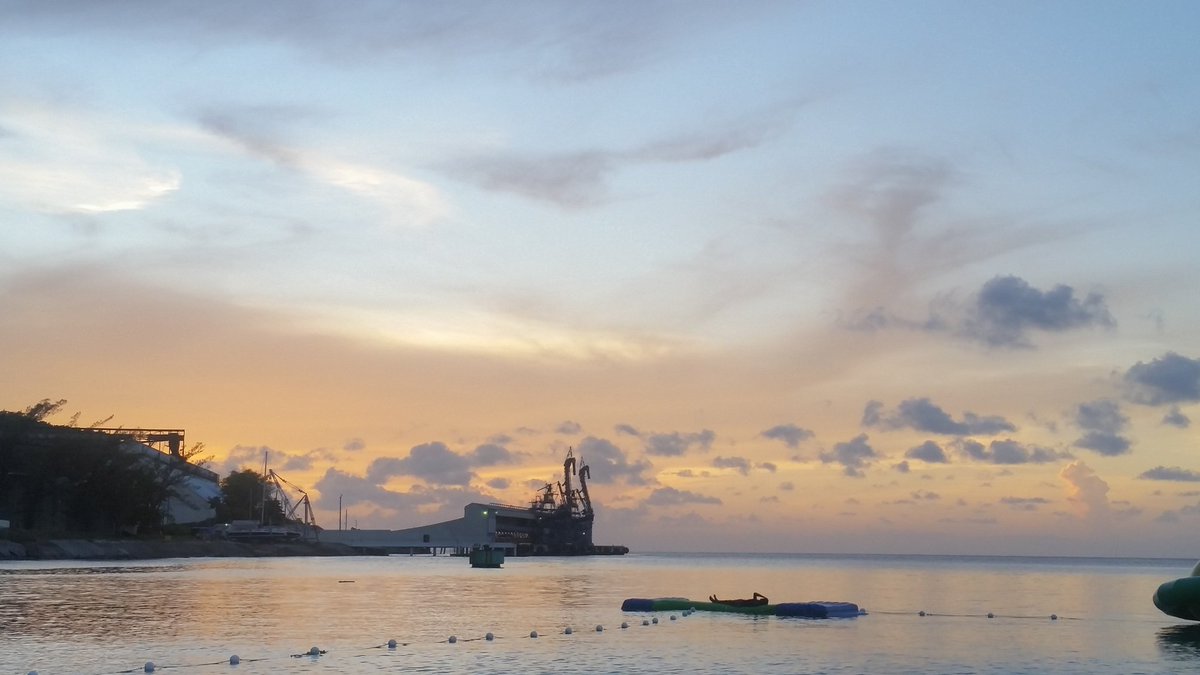 NakisUltimate's tweet image. Let me just bless the tl with a few scenes from Jamaica 🇯🇲 are we catching this flight next year or what?