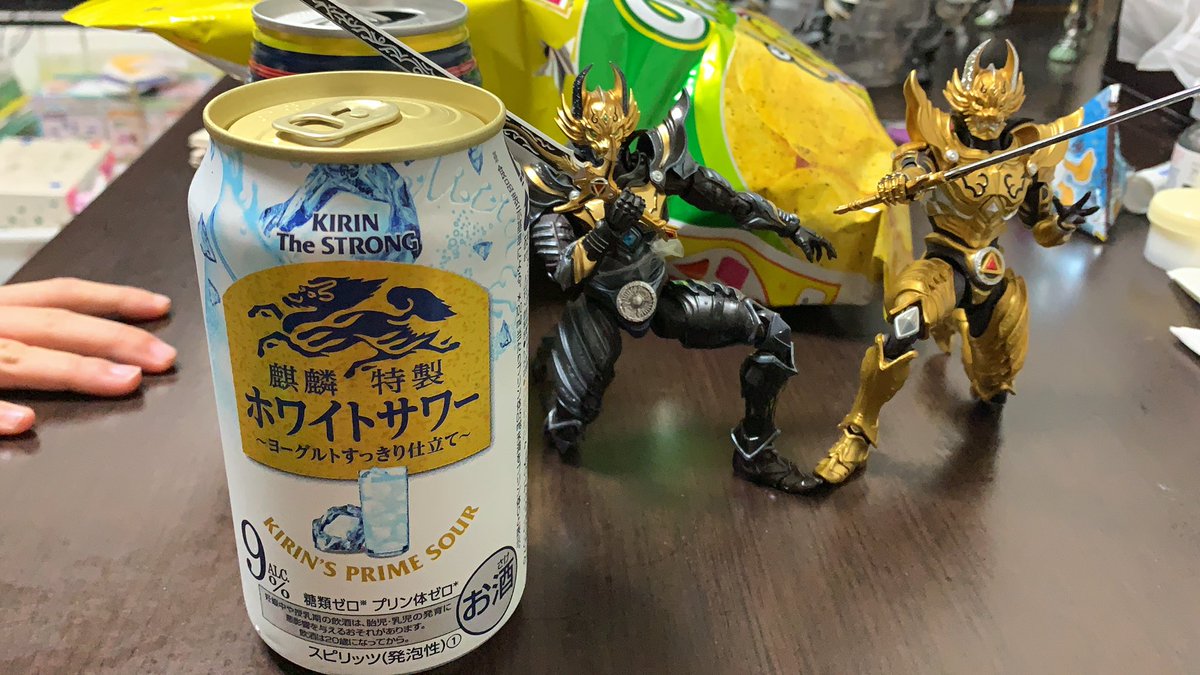 KaemahoT's tweet photo. さっきの檸檬堂
もっと買っとけば良かった🙀
ノザキングさんが飲んでた
コーラが無かったから
このホワイトサワーを🤘🏼

牙狼杯🥂

#keitakisuke 
#個天
#牙狼 https://t.co/rzKI0YYaKb