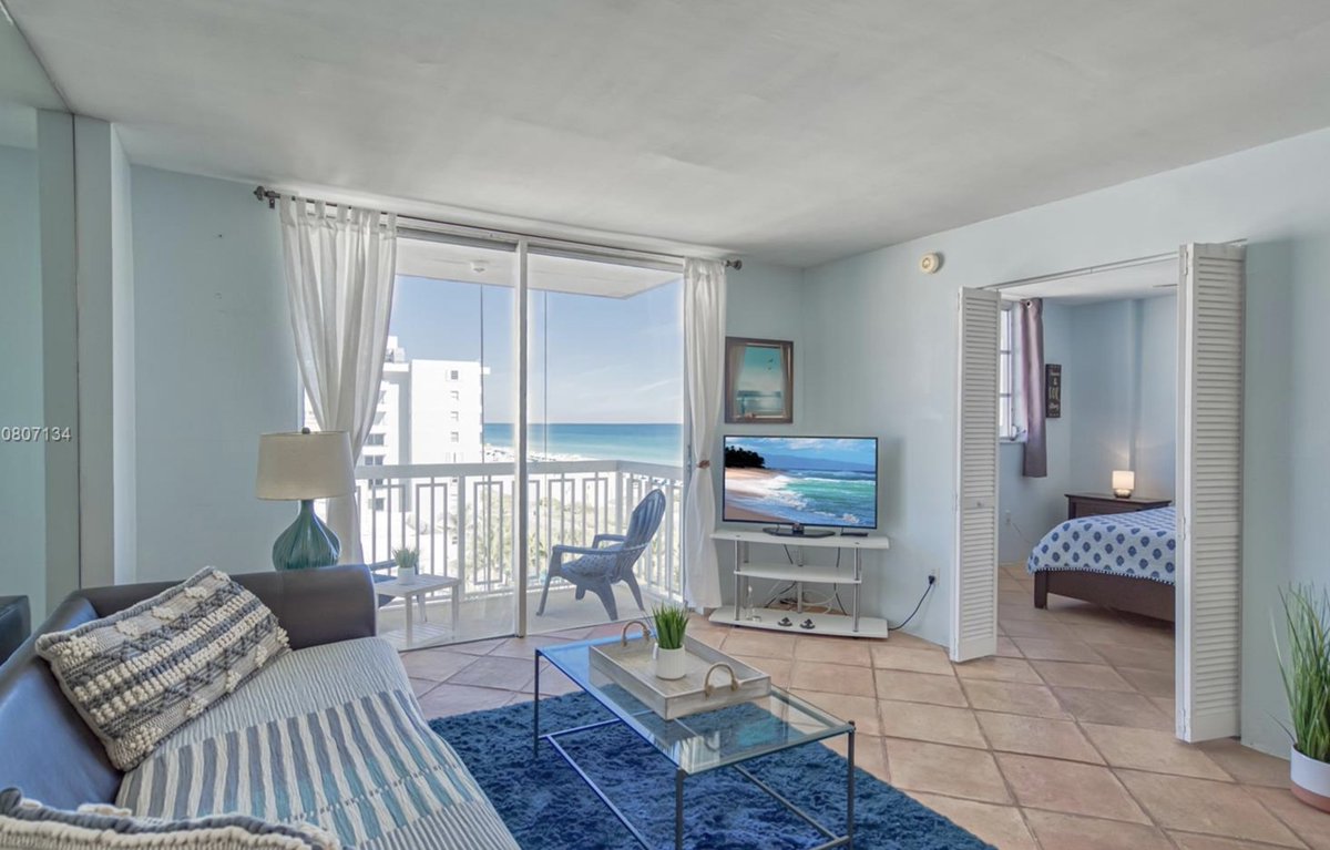 SiddonsRealtor's tweet photo. Oceanfont pied-a-terre in South of Fifth!!
➡️401 Ocean Drive #920
➡️1 Be | 1 Ba | 655 SF
➡️$349,999
➡️Furnished
https://t.co/sHFSOIt8qa
📞Stefania Cambarau 305.965.1232
#miamibeachcondos #southbeachcondos #miamibeachrealestate #oceanfrontcondos #miamicondoinvestments #southbeach https://t.co/ZghsJkV98m