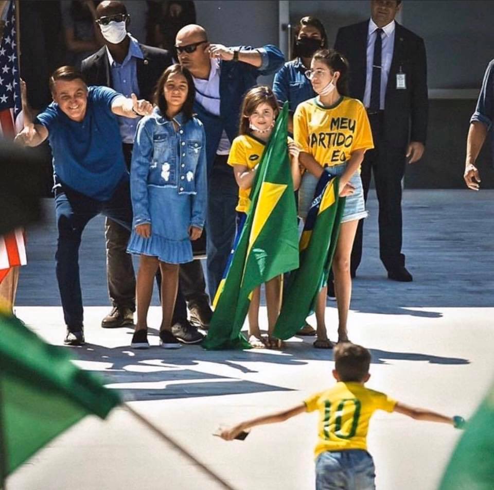 JoseMedeirosMT's tweet photo. “Eu fico com a pureza da resposta das crianças...” 🎶 #TodoPoderEmanaDoPovo ❤️🇧🇷🤖👶🏻 https://t.co/xxqripBmkX