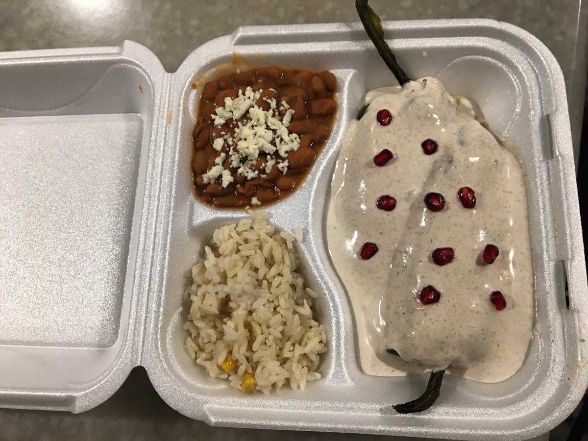 LaPalapapgh's tweet photo. Happy Monday everyone! Remember that we are closed today, but we’ll see you tomorrow Tuesday to celebrate ‘Cinco de Mayo’ with these delicious special! #ChilesenNogada #Mexicanfoodtogo #MondayVibes @SouthSidePgh #LaPalapaPgh #maythe4thbewithyou #PGHEatsToGo https://t.co/wh12PVLDpq