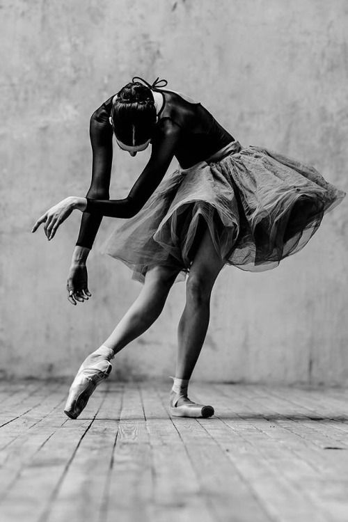 Source: facebook.com/DancersInMovem…

#ballet #ballerina #balletpost #pointe #points #art #balletlife #worldwideballet #dancer #balletclass #dancing #flexibility #stretching #flexible #Balletathome #ballettraining #balletpractice #Classicalballetathome #balletstudio #balletclasses