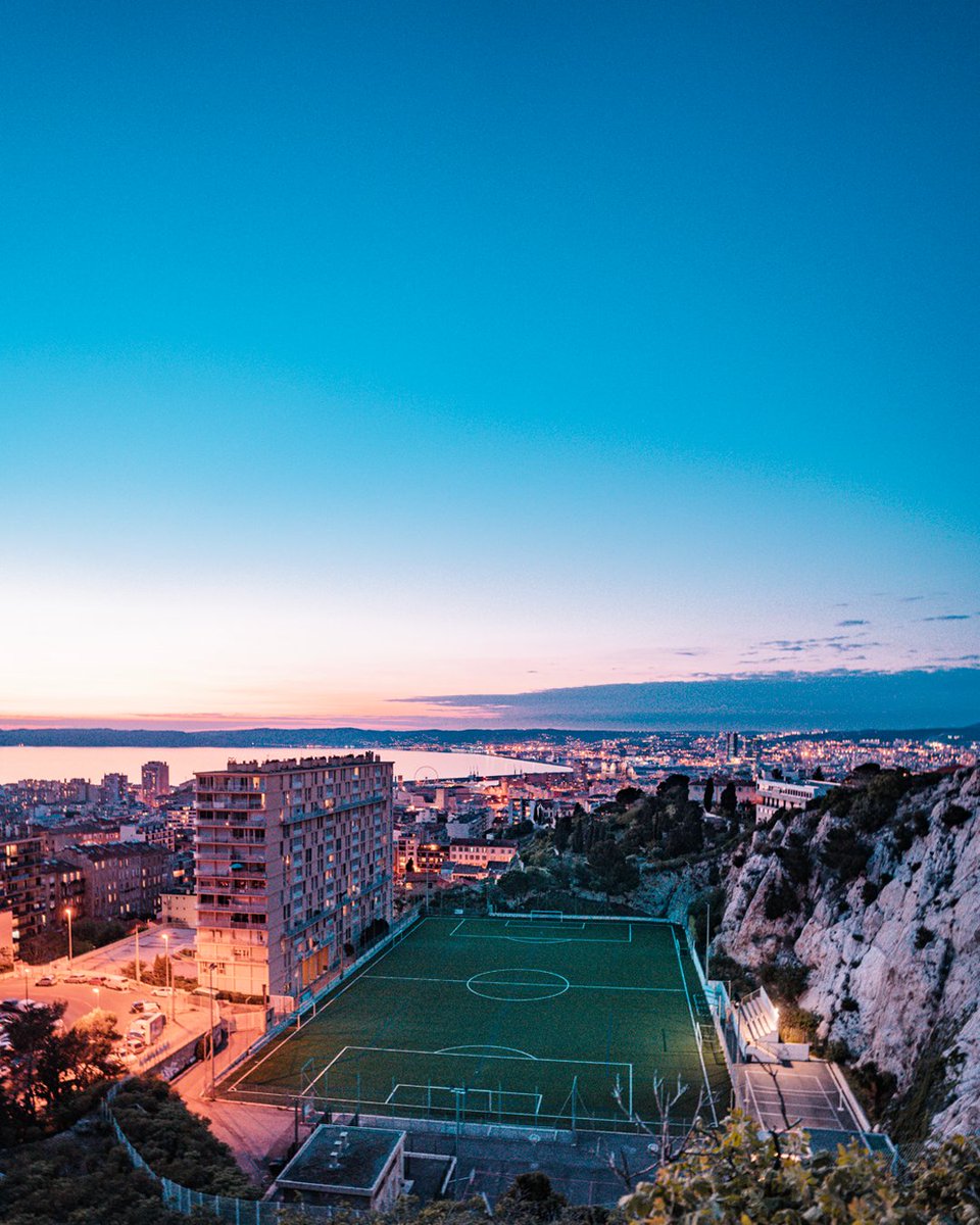 OM_Officiel's tweet photo. 𝗨𝗡𝗜𝗤𝗨𝗘 @marseille 💙🌅 https://t.co/HrWccrCjxu