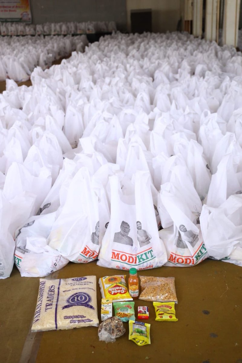 kishanreddybjp's tweet image. #ModiKits that have been prepared with food grains &amp;amp; other essentials, in furtherance to the Hon’ble PM Shri @narendramodi’s &amp;amp; @BJP4India President Shri @JPNadda’s call to #FeedTheNeedy, have been flagged off for distribution by @BJP4Telangana President Sri @bandisanjay_bjp.