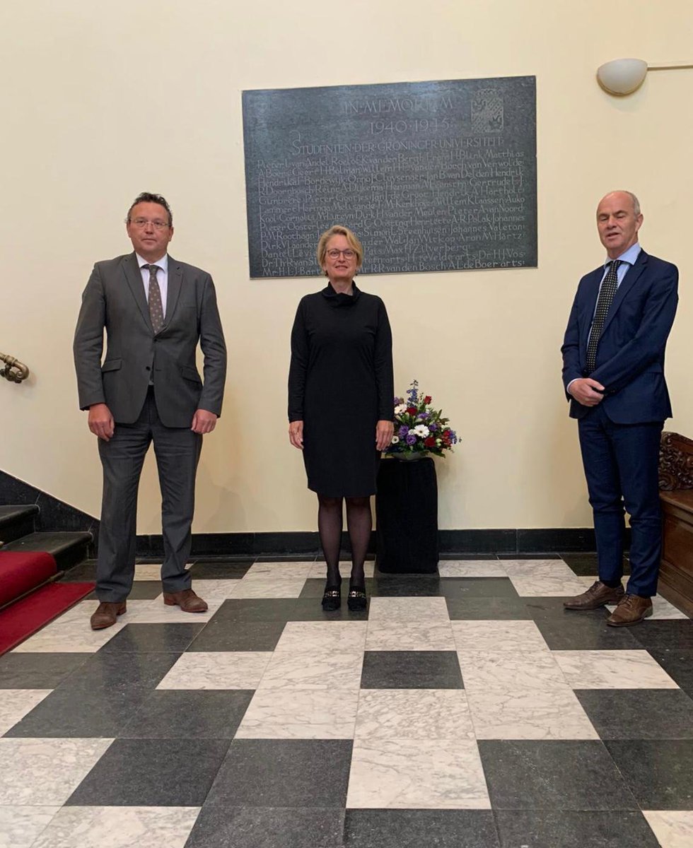 univgroningen's tweet photo. This morning the 3 members of the Board together with student assessor @tjitskeschokker, payed the traditional tribute to the #WWII casualties from the University of Groningen. At safe distance they placed flowers near the plaques in the #Academybuilding. #4mei #75yearsoffreedom https://t.co/VoR9OQo5vb