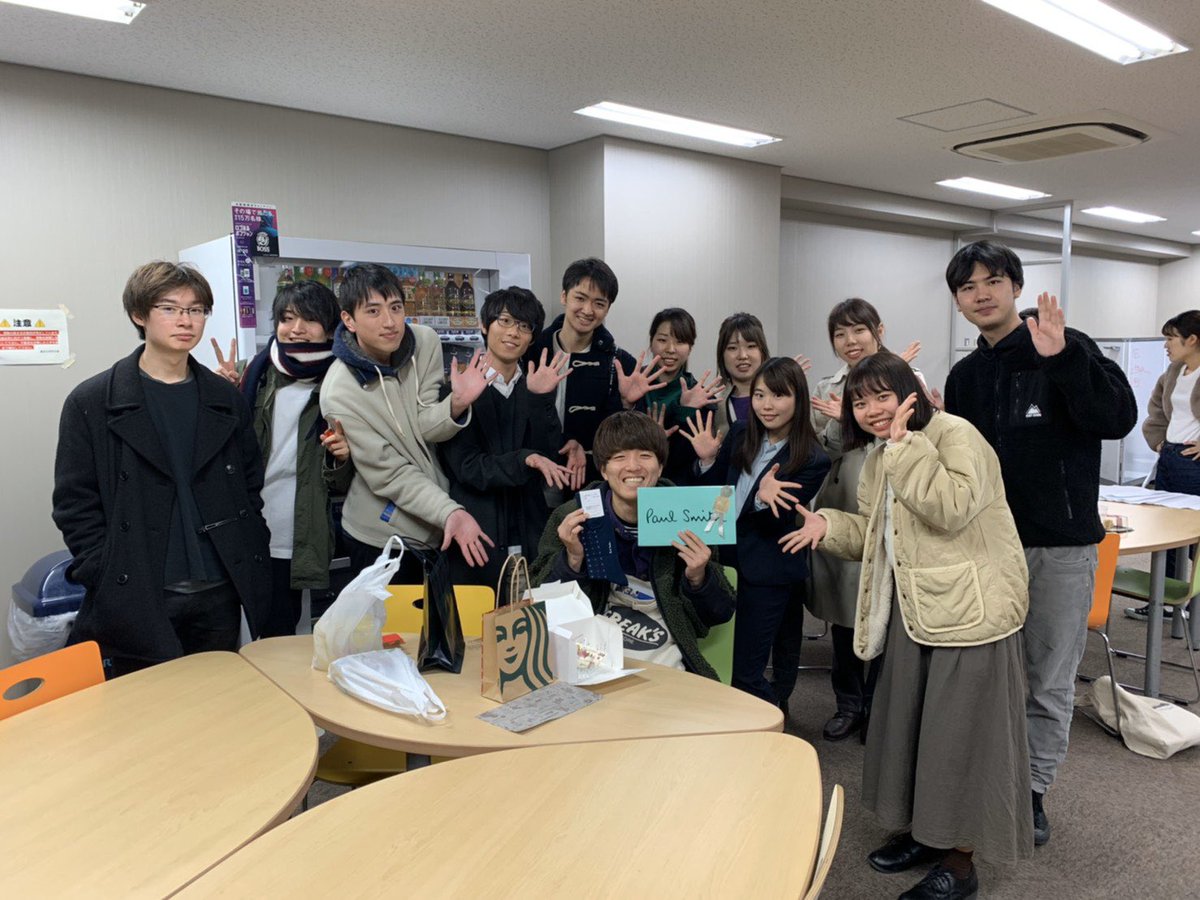 ressspeech926's tweet photo. 私たちスピーチセクションは、先輩後輩問わずプライベートでもすごく仲が良いんです❗️ご飯を食べに行ったり、下宿生の子の家で鍋パしたりします🥰

卒業されたOBOGさんも、たまにお食事に連れて行ってくれます！それぐらい仲が良いですよ🤗
#龍谷大学
#春から龍谷大学 
#ESS https://t.co/6Bz5CzXtaW
