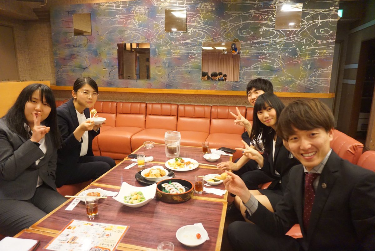 ressspeech926's tweet photo. 私たちスピーチセクションは、先輩後輩問わずプライベートでもすごく仲が良いんです❗️ご飯を食べに行ったり、下宿生の子の家で鍋パしたりします🥰

卒業されたOBOGさんも、たまにお食事に連れて行ってくれます！それぐらい仲が良いですよ🤗
#龍谷大学
#春から龍谷大学 
#ESS https://t.co/6Bz5CzXtaW