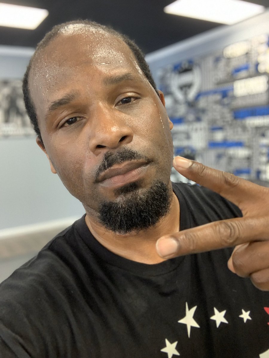 SuperPHIT's tweet photo. I LOVE what I do! I’m blessed to Coach so many amazing people! As I motivate you, your consistency and determination to be your best, motivated me right back. As you get stronger, I get stronger. We all grow together...the way it should be. #blessed #motivation #superphit https://t.co/5ejab75GFm
