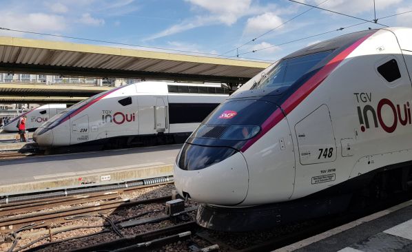 grescoe's tweet photo. “The airplane should no longer be a means of transporting [people] in 1 hour 15 minutes which could be done at lower cost of CO2 by train in 2 hours 30 minutes. This must be the rule and we will enforce it.”
— #France's finance minister
Exactly—bravo!
https://t.co/5ljV6JmIZK https://t.co/UWWY94Wwbx