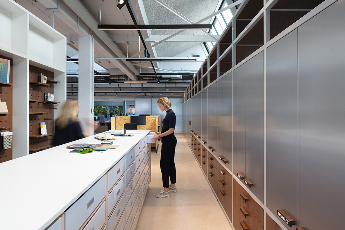 arperofficial's tweet photo. “The Core is transformed into a holistic workplace experience and Arper products mix well to the work environment”. Ramon Beijen’s speaking about the new offices of CBRE Group, the world’s largest real estate firm.
More at: https://t.co/9VivB9uBEk
@cbrenederland
#ArperProject https://t.co/o4Y24nwb7f