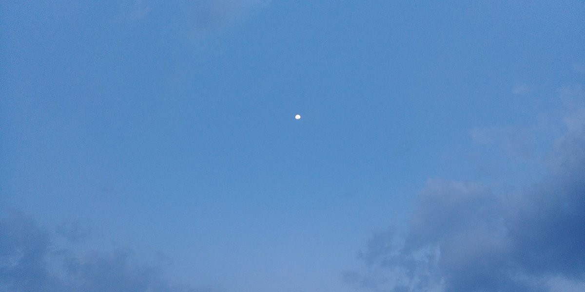 Lozil's tweet image. #Moon #SimpleClick